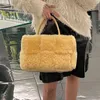 Sahte kürk büyük tote çanta kadınlar kuzu eti dokuma el çantası tasarımcısı marka omuz omuz moda bayan kış tüylü üst kol 220519 230201