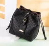 uxury crossbody v￤skor mjuk l￤der hink v￤ska kvinnor trendiga all-match one axel messenger v￤skor mode handbag245s