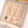 Boîte à bijoux Double Couche Organisateur de Bijoux de Voyage en Cuir PU Vitrines Portables avec Miroir Collier Boucles d'Oreilles Anneaux Support de Stockage pour Filles Femmes