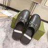 Designer tofflor Mens Mules äkta lädersandaler Lyxiga avslappnade skor Halv Drag Metal Chain Shoe Cowhide Slipper No3812376194