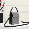 Top quality 2022 Nuovo stile borsa femminile braccio obliquo Shine borsa a mano che trasporta flash piccola scatola quadrata acqua diamante borsa piena di diamanti palmare a