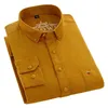 Aoliwen marque décontracté hommes chemise en velours côtelé pur coton à manches longues jaune épais hiver coupe régulière modèle mâle boutonné 220322