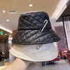 Breda brimhattar Autumn Winter Women Diamond Pin Bucket Hat Bob Pu Leather Punk Lady Girls Fashion Polid Fisherman Korean Basin Panamawide Pro