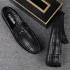 Moda modello coccodrillo scarpe mocassini di qualità di lusso uomo slip-on in pelle ufficio stile britannico scarpe da guida piatte mocassini Da043
