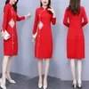 Abiti casual Autunno Cheongsam migliorato Colletto alla coreana Ricamo vintage Fibbia Stile cinese Abito rosso sottile Donna Elegante Forcella divisa Qipao