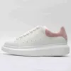 Löpskor casual skor designer läder snörning upp tallrikformar män modeplattform sneakers vita svarta män kvinnor lyxiga sammet mocka casual skor storlek 35-46