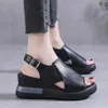 Sandali Estate Donna Con Zeppa Con Tacco In Pelle PU Cinturino Incrociato Stile Coreano Scarpe Casual Donna Punta Aperta Sandali Con Fibbia SolidaSandali