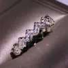 Anelli a fascia con diamanti in zircone cz brillante in oro 18 carati per le donne che bling anello di amore dei gioielli della festa nuziale di design di lusso dell'onda di cristallo