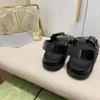 Sandles Women Fashion Summer New Sandals 1 개의 버튼 두꺼운 바닥에있는 여성용 고급 디자이너 여행 해변 신발 35-42