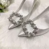 Zapatos de boda franceses Sandalias femeninas 2022 Nuevos tacones altos blancos Fiesta principal Novia Rhinestone Hebilla cuadrada Vestido de dama de honor Zapatos individuales