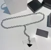 AA112 ner cinturones marca Laides accesorios de vestir pretina cadena de cintura para mujer cinturón clásico triangular Sier collar de moda