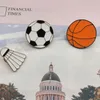 Dekorativa Pins Fotboll Basket Barn Brosch Boy Sport Student Broscher Backpack Badges Jacket Pin