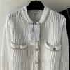 Kvinnors tröjor Designer Cotton Knits Tops With Metal Chain Girls Milan Runway Crop Top Shirt High End Custom Long Sleeve Stretch Cardigan Jacket 8382