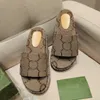 Kvalitetsdesigner tofflor Kvinnor Plattform Sandaler Män gummitjock Sole Slide Fashion Style Sandaler och tofflor 35-44 med låda