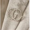 2022 Pearl brooch advanced design hollow-out letter clothing accessories retro temperament brooch pin