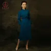 Etniska kläder mongoliska rödblå kvinnlig mitten långa lagade mongolirockar klär sig högkvalitativ zangfuetnisk