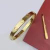 Jóias de designer de luxo pulseira de amor para homens e mulheres pulseiras de casal chave de fenda 316L pulseira de aço de titânio com bolsa de veludo original