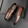 Scarpe eleganti 2022 New Leather One-step Slip on Foot Mocassino Scarpe Business Dress Uomo Classic traspirante 220810