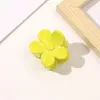 Girl Green Flower Series Hair Clip Clamps Small Size Yellow Floral Plastic Ponytail Hair Claw Clips Women Shower Head Wear Scrunchies Hairpins Length 4 CM