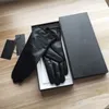 2022 Ladies Classic 100% Sheepskin Handschoenen Designer Lederen touchscreen Handschepen Soft Warm Fingerless Gloves