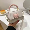 Portemonnees Outlet 2022 Spring Nieuwe Valentijnsdag Liefde Handhand Schouder Roze geweven contrast Small Square Messenger Bag Dames