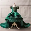 2022 Emerald Green Mini Quinceanera Klänningar Pagant Little Girls High Low Ruffle Gold Beaded Party Dress With Short Sleeve Communion Formal Evening Gowns Kids Barn