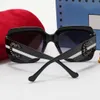 Модные женские солнцезащитные очки Популярный дизайнер Мужская мода Ретро-форма Очки с большой оправой Роскошные дизайнеры Летний отдых Дикий стиль Защита UV400 Поставляется с чехлом