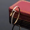 Brazalete de uñas con diamantes Diseñador para mujer Joyería de lujo Pulseras Accesorios de moda Aleación de acero de titanio Proceso chapado en oro Ne2482144