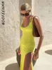 BOOFEENAA Resort Abiti sexy aderenti in maglia per le donne Abiti da vacanza Abito lungo giallo con spacco alto senza schienale C83BC18 220615