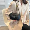 Mulheres cruzam bolsas de ombro para o corpo da moda Bolsa feminina casual bolsa pequena bolsa de bolsa de alta capacidade de alta qualidade de couro grande volume por atacado