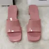 Дизайнерские сандалии женщины резиновые тапочки желе высокие каблуки сандалия лето 6 см толщиной нижний тапочки коренастый пляж слайды алфавита розовые зеленые конфеты цвета