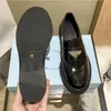 Lüks Kadın Elbise Ayakkabı Platformu Rahat Ayakkabılar Klasik Bayan Tasarımcı Hakiki Deri Flats Metal Toka Loafer