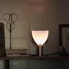 Lampy stołowe Nowoczesne żelazne żelazne pionowy luksus nordycki obok sypialni lampa salon lekka wystrój domu oświetlenie