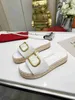 2023 Moda de verano para mujer Zapatillas con suela de paja Casual hogar al aire libre Sandalia Chanclas Zapatos Famosa marca Diseñador Clásico Lujo TopSelling zapatos para mujeres