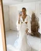 Moderne Strand-Meerjungfrau-Brautkleider, schlichtes Krepp-Flecken-sexy Cutside-böhmisches Sommerferien-griechisches Brautkleid Rue De Seine
