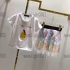 브랜드 디자이너 소녀 T 셔츠 메쉬 스커트 세트 화려한 글자 자수 티셔츠 짧은 슬리브 코튼 티셔츠 더블 레이어 투투 주름 반 마리 치마 크기 90-140cm