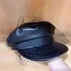 Nowa moda Kobiet czarny wizji beret czapka z fantazyjną welonem elegancka dziewczyna Pu gazeta sprzedawca czapek kapelusz do damskich merino jesienna wiosna J220722