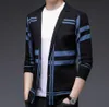 2021 Spring och Autumn New Men's Cardigan Korean Randig tröja kostym Young och medelålders avslappnad modeströja jacka