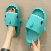 2022-zomer Mooie haaienvorm Vrouwen slippers cartoon koppels glijden strand sandalen niet-slip zachte eva huis badmeisjes slippers