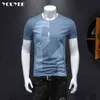 T-shirt da uomo con stampa di lettere Slim 2021 Estate tendenza coreana Gioventù Blu Facile abbinamento in cotone Abbigliamento maschile di alta qualità Top 5XL Y220630