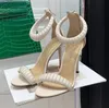 toppnivå Gianvito Rossi strass dekorera sandaler 10,5 cm Bankett vit klänning skor för kvinnor lyxiga designer Sandaler fotrem med klackar Bakre dragkedja skor