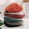 2019 Nowe wiosenne letnie kobiety dzianiny berets sprzedawca gazet hat ladies solidny kapelusz moda szydełkowana francuskie czapki gwiazdy malarz hat bawełna J220722