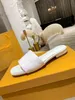 Nieuwe 2022 Fashion Italiaanse Dewei Slippers Damesschoenen Glijbaan Paris vrouwelijke ontwerper Low Heel Flower Brocade Summer Beach Sandals Size03
