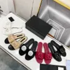 France Designer Slipper luksusowe kobiety marki sandałów Slajdowe Kapcie z płaskim dnem Flip Flip Design Design