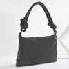 Spot Nieuwe Cross Border Set Diamond Diamond Tide Tide Flash Knot Diamond Pure Hand Axillair Banket Dinner Bag