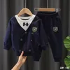 Giyim Setleri Sonbahar Çocuk Takımı Çocuklar Yuvarlak Boyun Sahte Moda Uzun Kollu Top + Pantolon Boy Kolej Tarzı İki Parçalı Tüp BT188