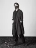 Trench-coats pour hommes Robe noire foncée japonaise Cape de personnalité pour hommes avec fentes Design Discothèque Tendance Lâche Big ShirtMen's Viol22