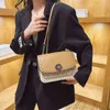 Liquidação de bolsas com 70% de desconto no popular estilo feminino Liuding trend chain messenger deste ano