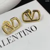 금 개인화 된 여성 039S 귀걸이 후프 전체 다이아몬드 v 편지 표시 간단한 원 귀걸이 스터드 패션 과장된 귀걸이