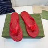 Jelly Sandaler Trender Designer Flip Flops Tofflor För Kvinnor Män Dam Flats Klackar Strandrutschbanor Mode Röd Rosa Svart Vit Gummireglage Med Box 351